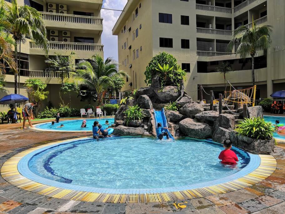 Affordable Cozy @ Coral Bay Apartment Kampong Pasir Bogak